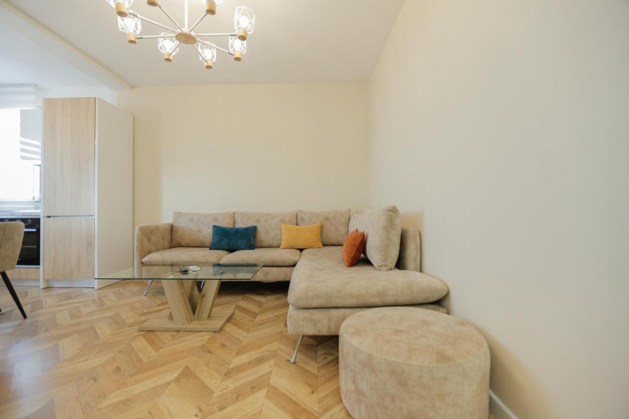 Miku Apartments-Luxury City View At Wilson Square Tirana Exterior photo