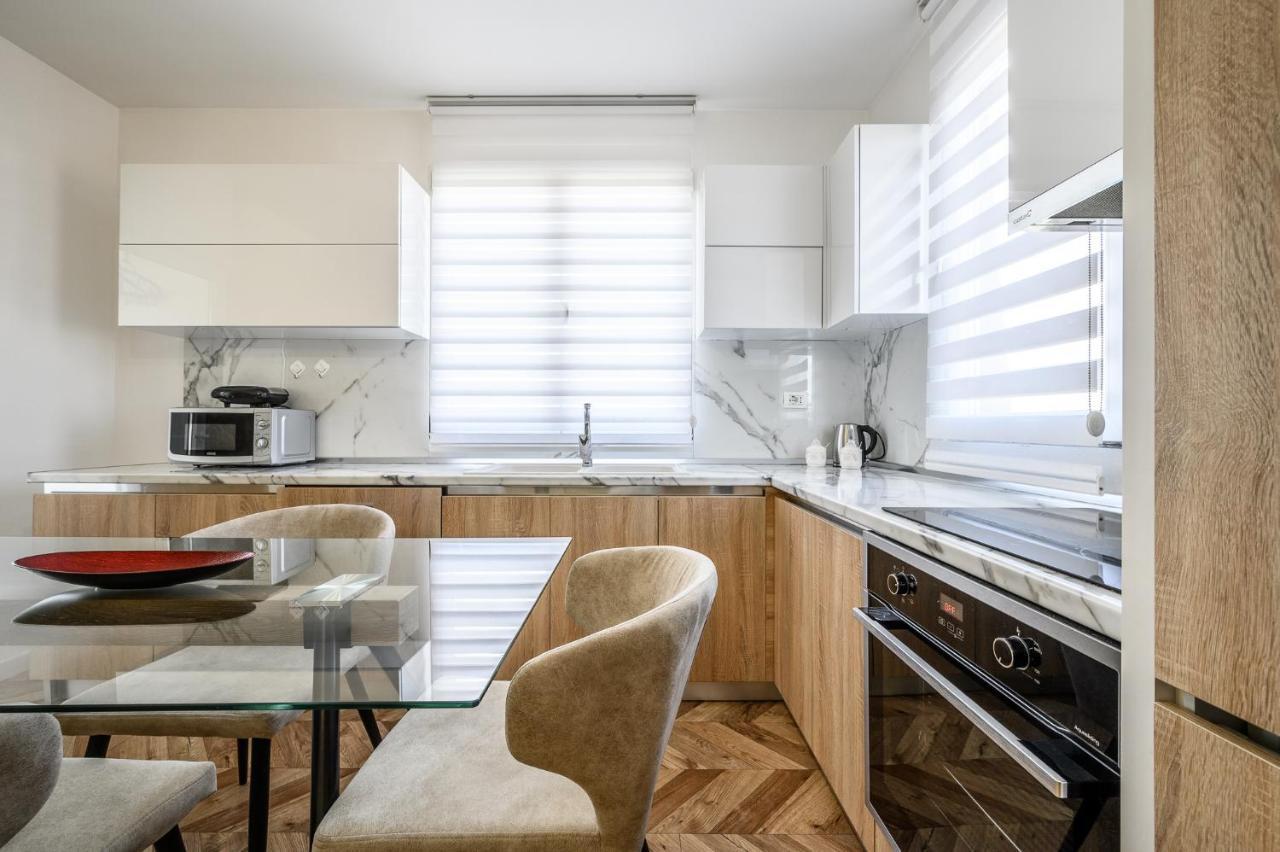 Miku Apartments-Luxury City View At Wilson Square Tirana Exterior photo