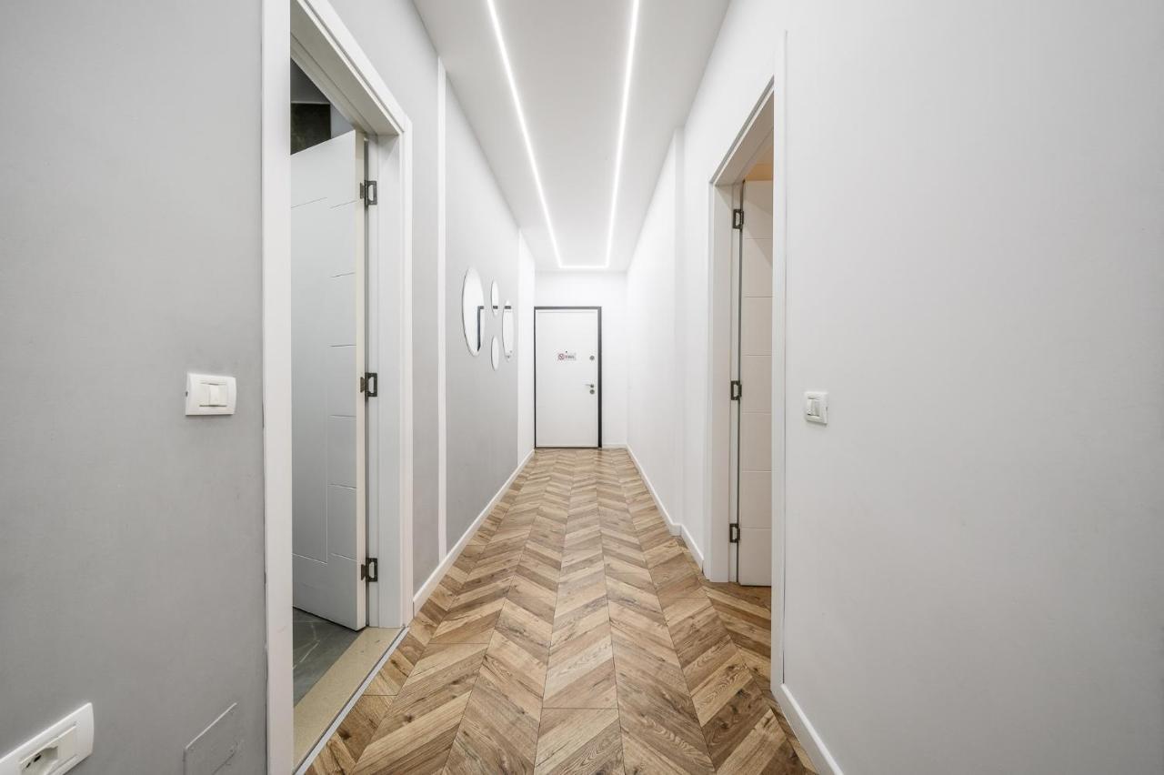 Miku Apartments-Luxury City View At Wilson Square Tirana Exterior photo